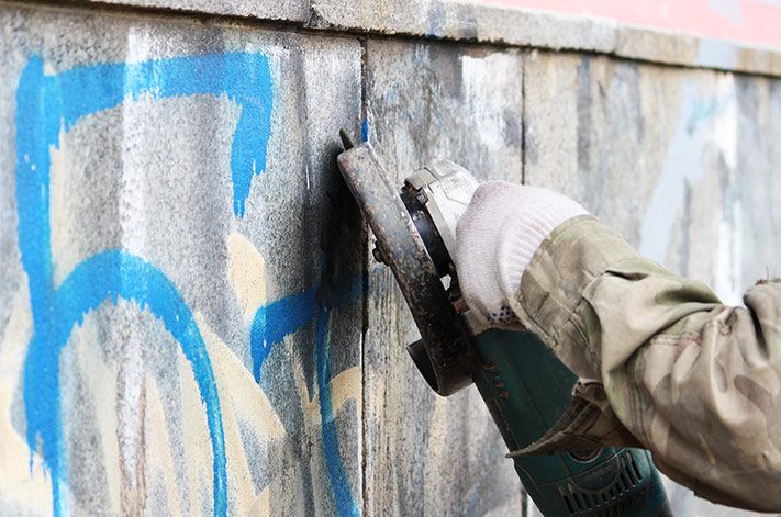 Schnelle Beseitigung von Graffitis - Professionelle und schnelle Graffitientfernung an Fassaden - HFK Kekule GmbH